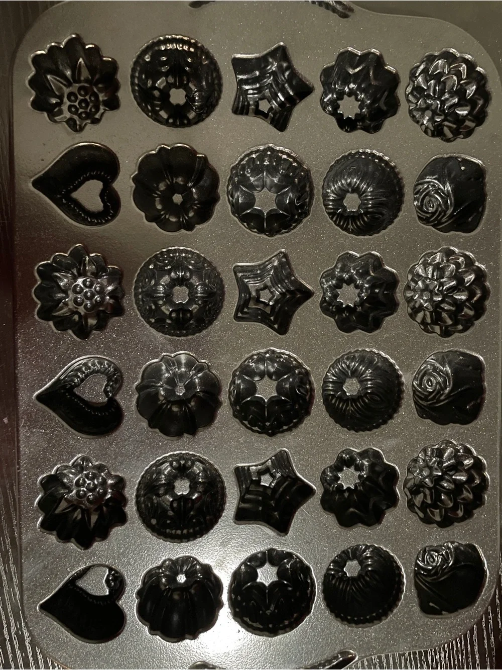 Nordic Ware Black 28-Cavity Mini Bundt & Decorative Cake Pan